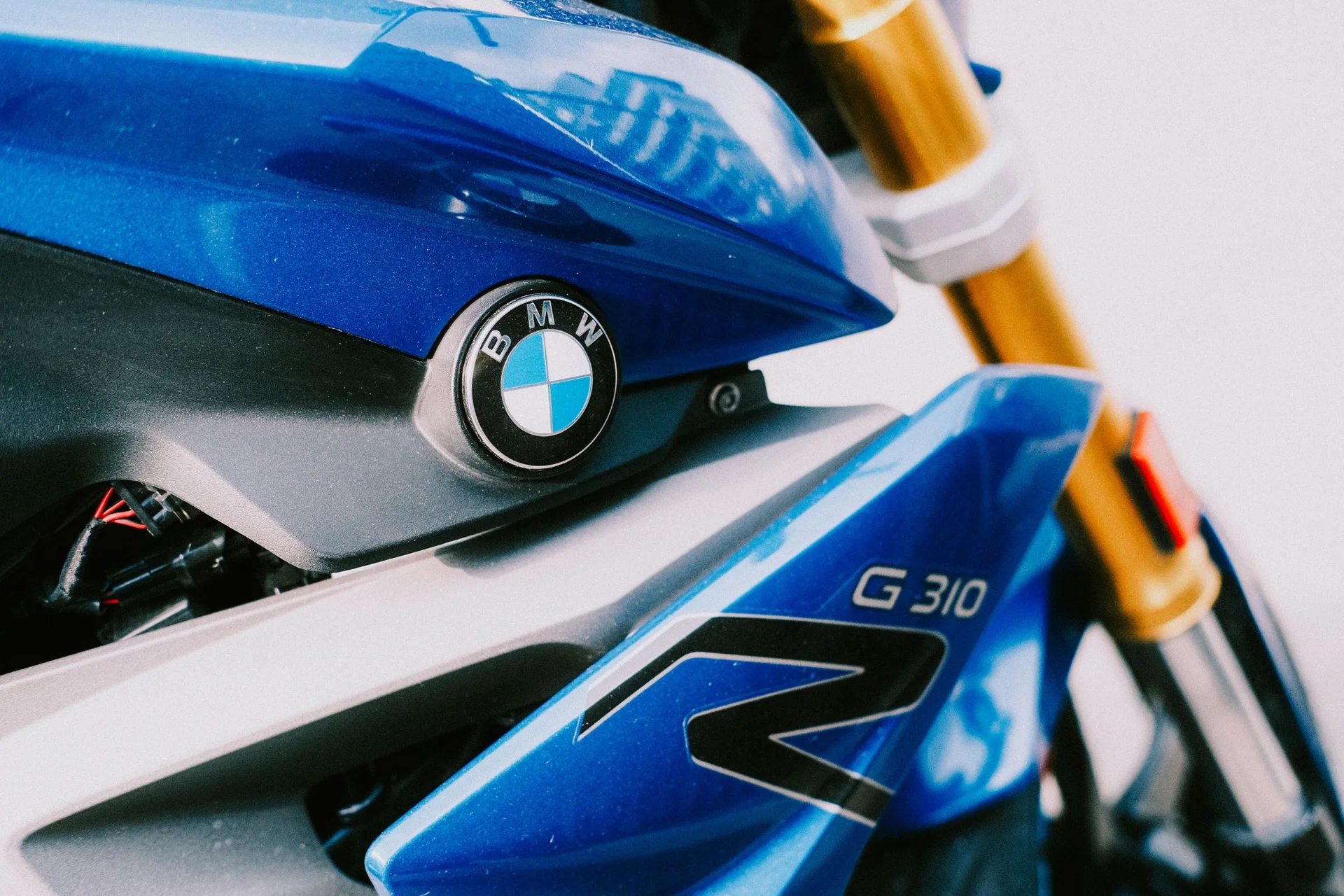 Detalle azul de acabado BMW